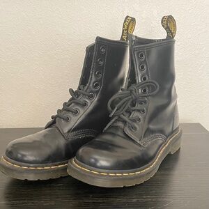 Dr. Martens size 7 1460 smooth leather